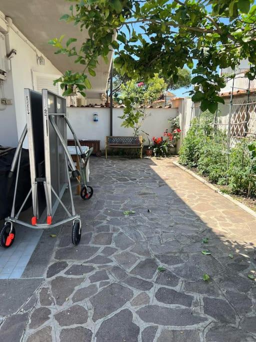 Casa Al Mare Con Giardino Vicino A Roma Villa Torvaianica Luaran gambar